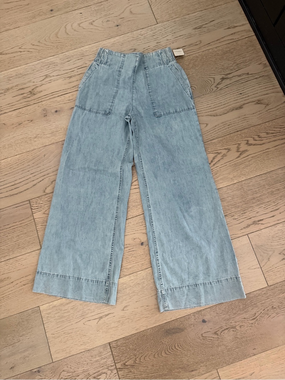 We The Free Wide Leg Light Blue Denim Jeans with Front Patch Pockets Size Small
